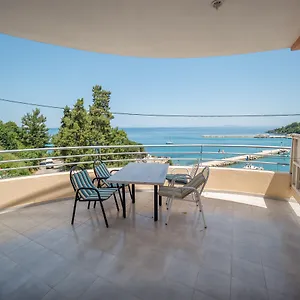 κάντε κράτηση εδώ